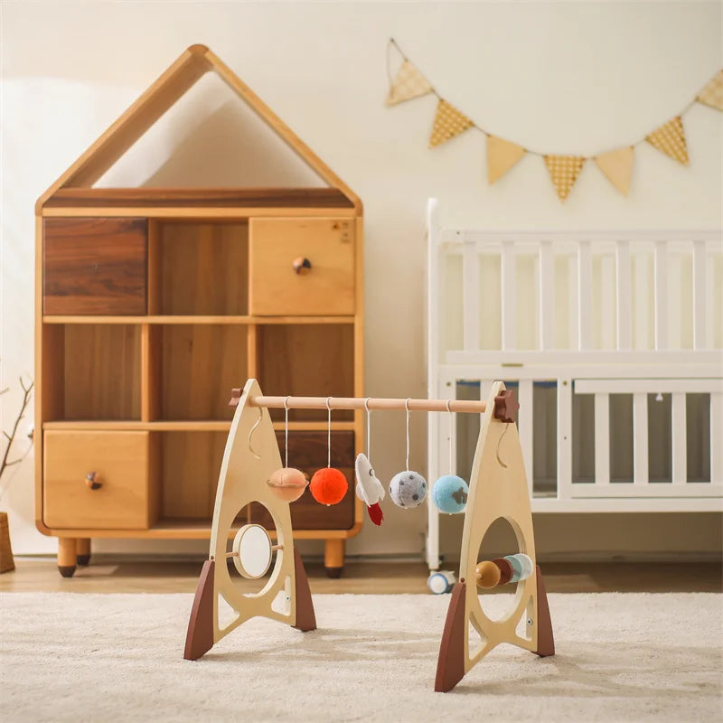 Houten Babygym Raket - Montessori Speelgym met Hangende Rammelaars