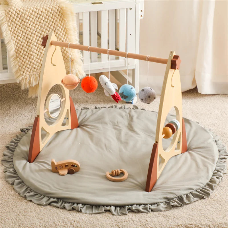 Houten Babygym Raket - Montessori Speelgym met Hangende Rammelaars